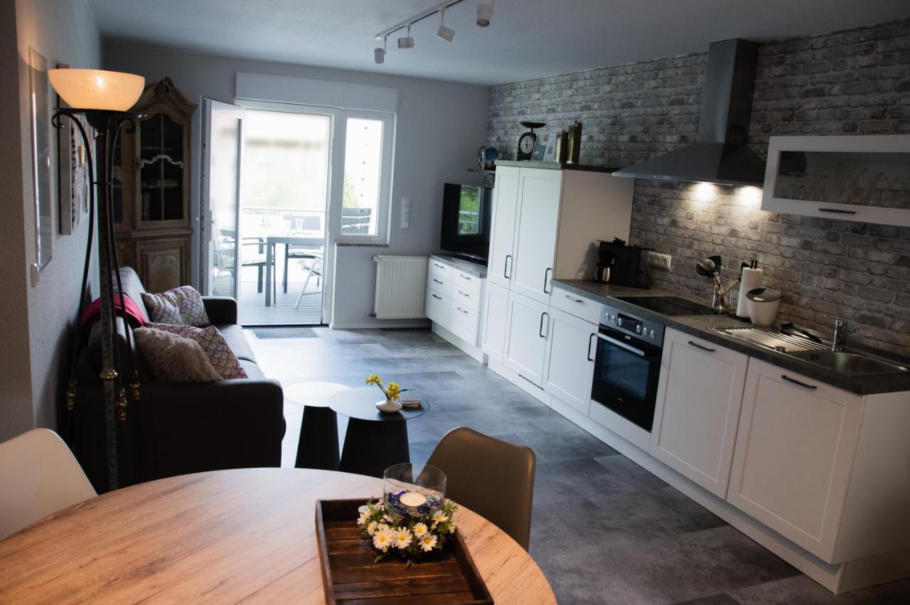 Naturnahe Schoene Neu Gestaltete Ferienwohnung Wurselen Bagian luar foto